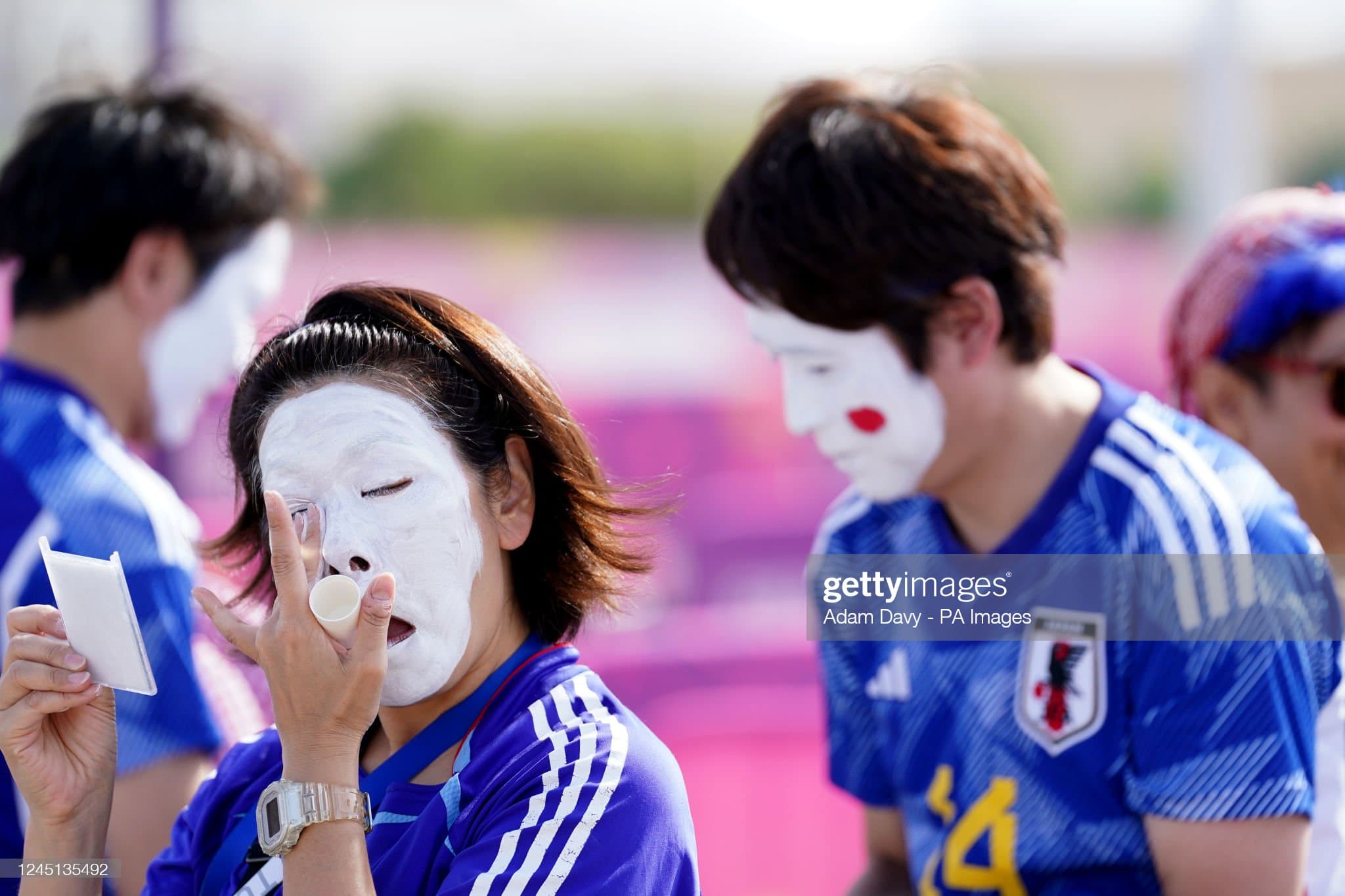 試合前の白塗り（準備）