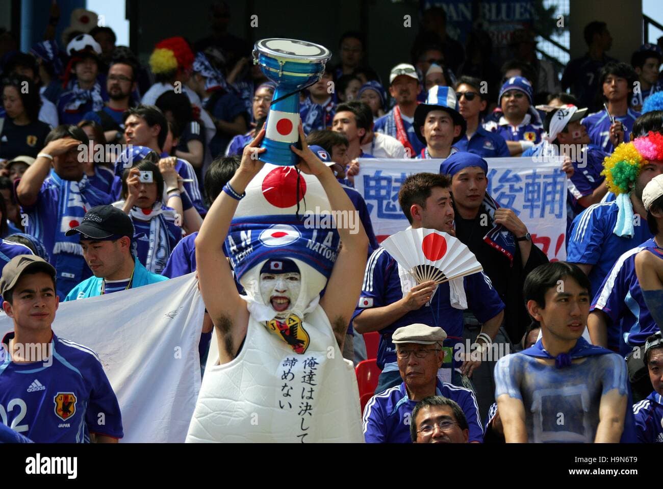 Alamy: Japanese fans, Japan v Croatia, Nuremberg (18 Jun 2006)