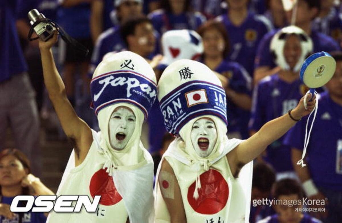 Chosunbiz 2025/8/7:日本2046年W杯誘致記事(2002年OSEN撮影のピン2人写真を再使用)